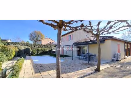 villa avec piscine  5 chambres  panneaux photovoltaïques