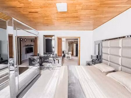 spacieuse maison reconnue en 3 logements : large possibilite