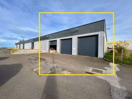 entrepôt de 1.000 m² avec bureau