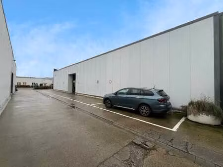 uitstekend gelegen showroom/magazijn van 1.441 m² nabij d...