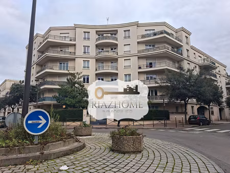 parking / box le bourget