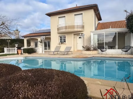 bien d'exception de 142m2 avec piscine chauffée