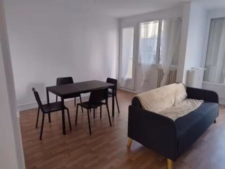 location meublée appartement 3 pièces 66 m² à chartres (28000)  915 €