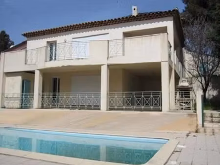location villa 6 pièces 204 m² à la seyne-sur-mer (83500)  2 450 €