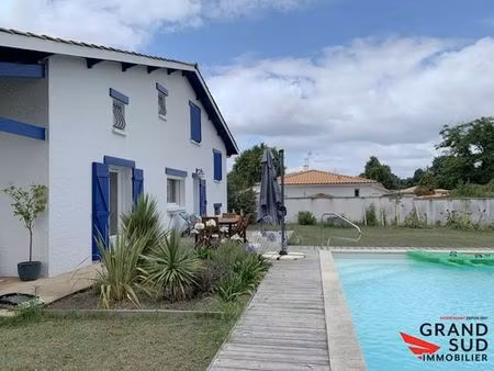 maison de luxe 4 chambres en location à saint-médard-en-jalles  nouvelle-aquitaine