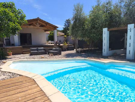 maison pujaut 4 pièce(s) 147 m2 de plain-pied sur une parcelle de 934 m² avec piscine et p