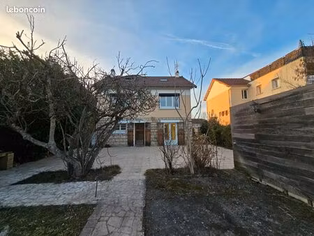 maison 6 pièces  150 m2 et 800 m2 de terrain dans le quartier conflans fin d’oise  à 4 min