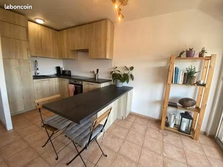 t2 meublé centre ville (6 mois max)