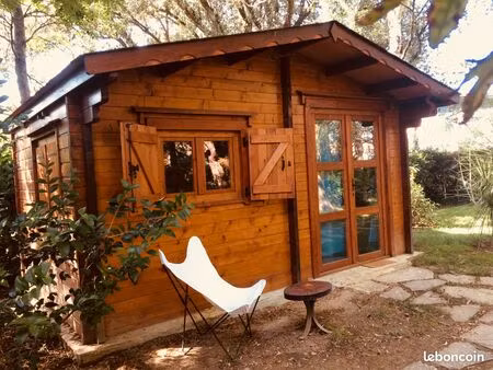 chalet dans parc arboré