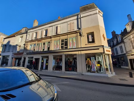 en vente - cosne /loire - 2 h paris - immeuble avec local commercial et appartements