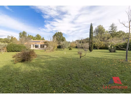 maison de plain-pied sur 4 000 m2 de terrain au coeur de sain