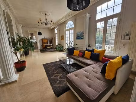 luxe et discrétion : superbe 140 m²  suite 35 m²  jardin privé