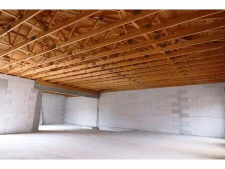 immeuble neuf de 394 m²  commerces et logements