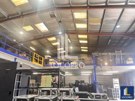 a louer - local d'activité entrepot - 1800 m2 sur terrain de 3 100 m2 - saint laurent du v