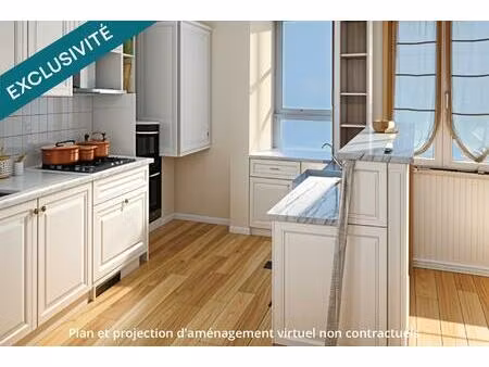 maison en pierre au centre du village