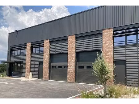 vente local d'activités signes 1 142 m²