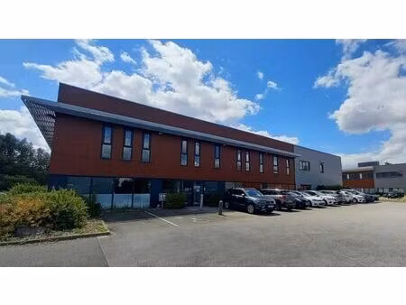 location bureau wambrechies 2 033 m²