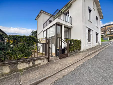 au cœur historique de trévoux  près des bords de saône  spacieuse maison familiale de vill