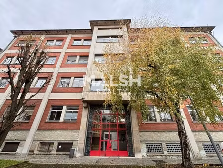 location local professionnel 48m²