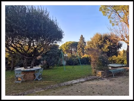 villa plain pied dans un bel environnement avec piscine