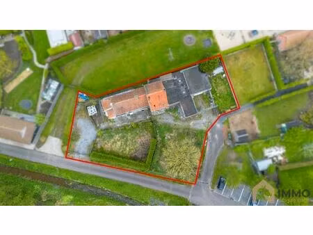 te koop te hulste : grond met 2 te slopen woningen +/- 1348 m².