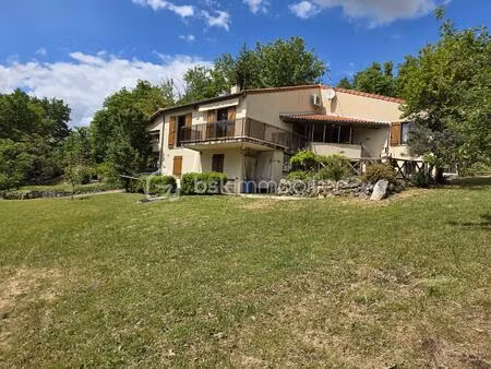 maison de 140 m² à sainte-colombe-en-bruilhois