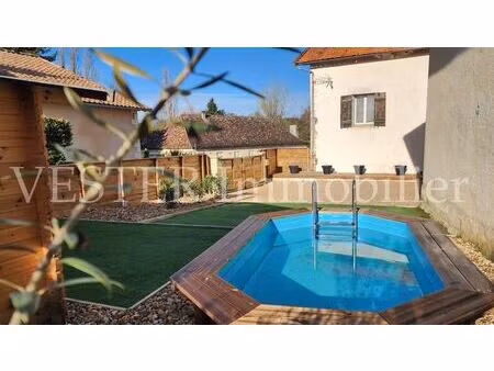 grande maison de village entièrement rénovée  comprenant 2 appartements loués pour 900€ et