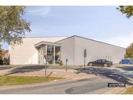 handelscomplex op gunstige locatie