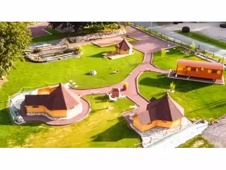 ferme authentiques et 6 gîtes sur 1.5 hectares (terrain constructible)