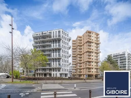 location local commercial 400m² nantes 44200