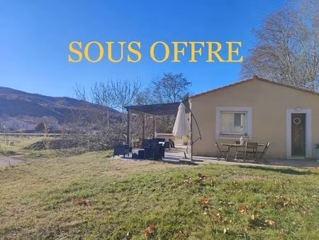 maison familiale avec sous-sol  cabanon et panneaux solaires