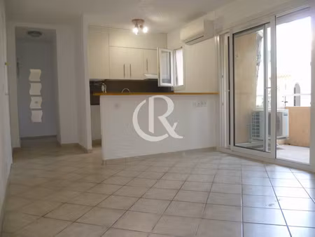 port de hyeres studio de 25m2 avec parking privatif