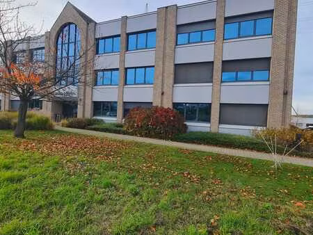 bureaux de +/- 800 à +/- 2 400 m²