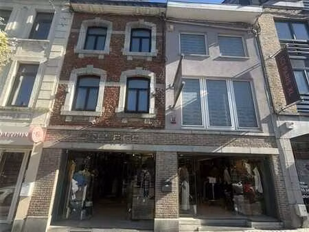 commerce situé au centre ville de bastogne