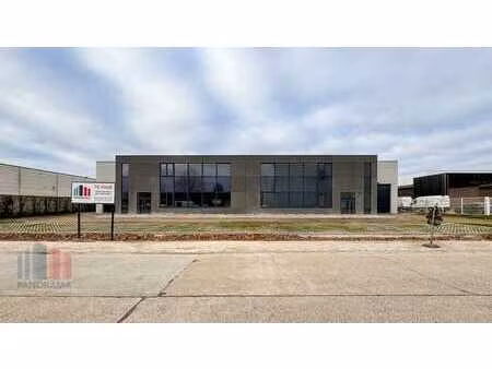 bâtiment industriel de 1.722 m² sur parcelle privée à lou...