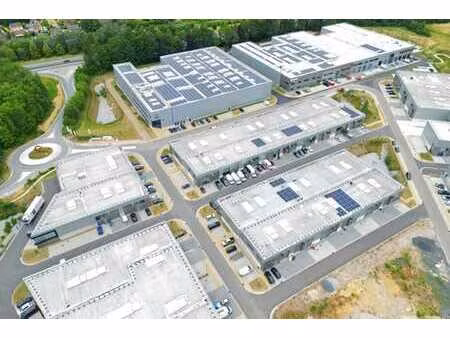 entrepôt de 220 m² stock/atelier + 2 p