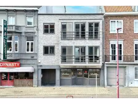 handelspand met modern gerenoveerd duplex appartement in ...