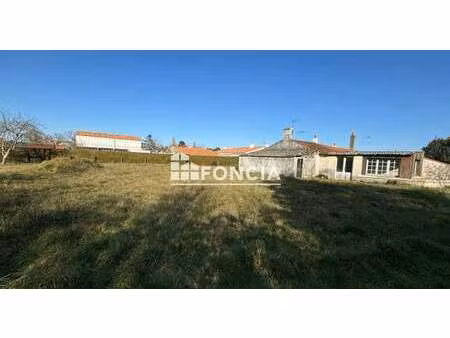 vente terrain à challans (85300) : à vendre / 965m² challans