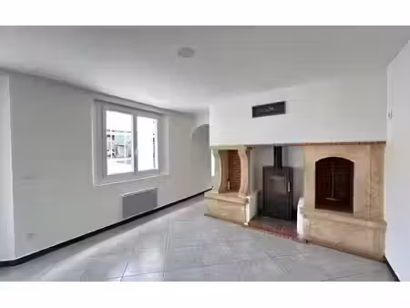 location appartement  m² t-5 à latrille  780 €