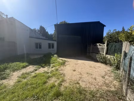 local d'activités indépendant sur une parcelle de 536 m² à vendre à proximité de la gare d