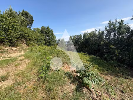 terrain à bâtir de 1 870 m²  proche centre-ville