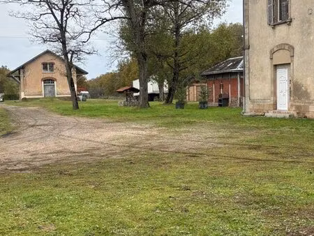 maison 3 niveaux 5400m2 de terrain +un dépôt