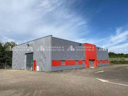 local d'activités à louer