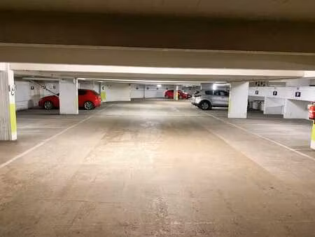 4 places de parking à vendre près de l'avenue louise à bxl