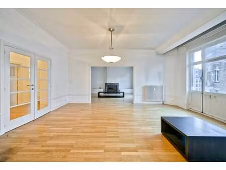 proche place brugmann  bel appartement de +/- 215 m²