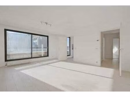 quartier européen: appartement 2 ch + terrasses + parking