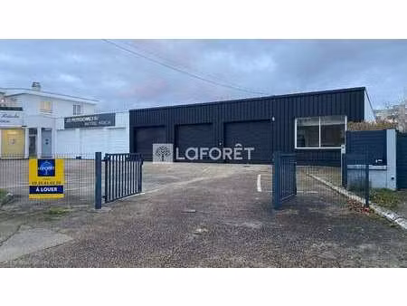 location bureaux et commerces à saint-aubin-lès-elbeuf (76410) : à louer / 195m² saint-aub