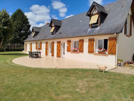 bouville belle propriété en parfait état avec dépendance.
