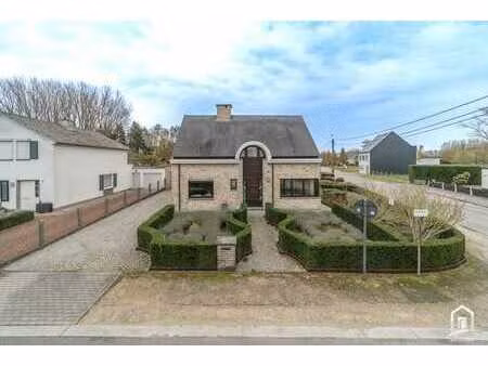 zeer degelijke  ruime en gezellige viergevelwoning