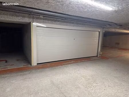 a vendre double box parking fermé